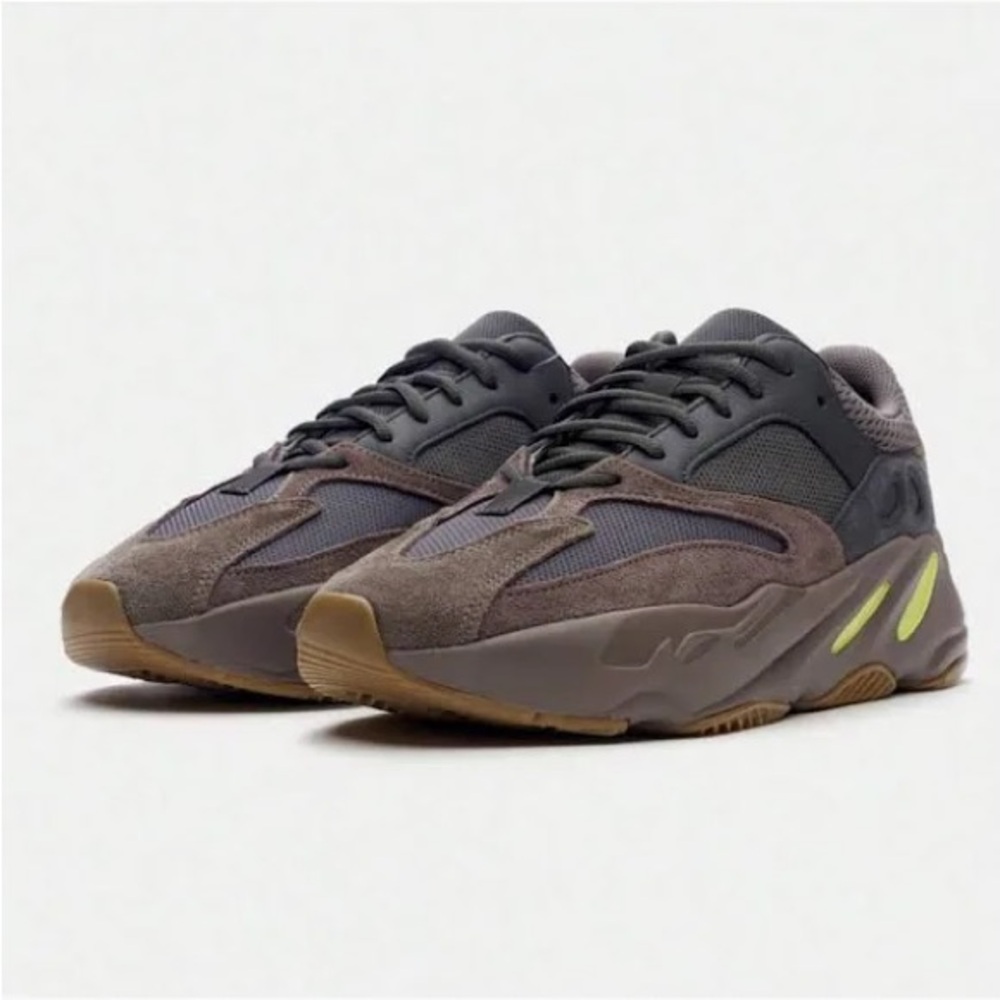 adidas Yeezy Boost 700 in Mauve